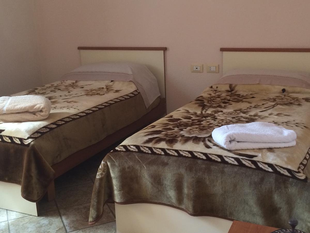 Bed & Breakfast Friends House Tirana